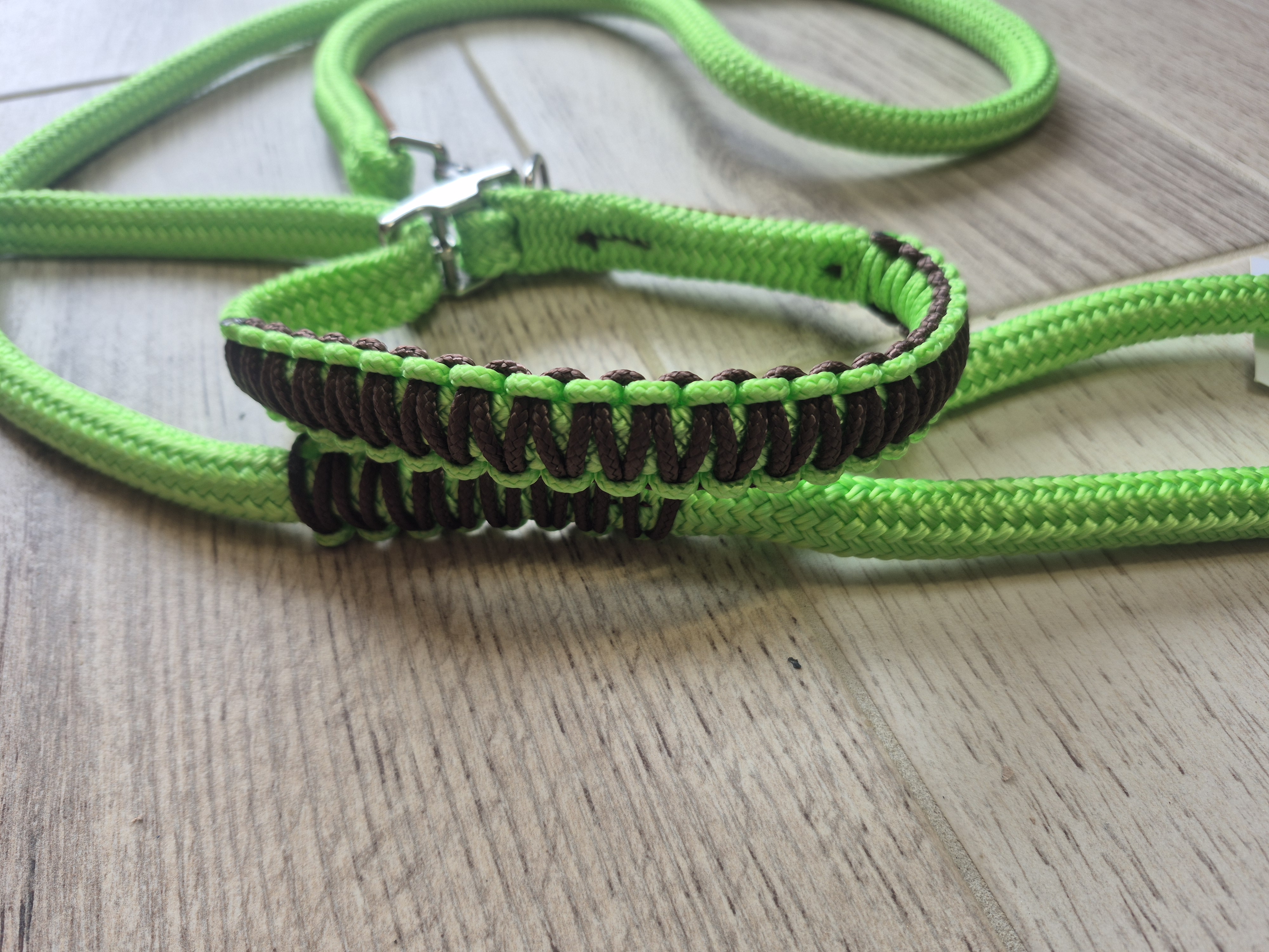 Collier pour chien réglable + laisse 1m50 vert pomme macramé marron