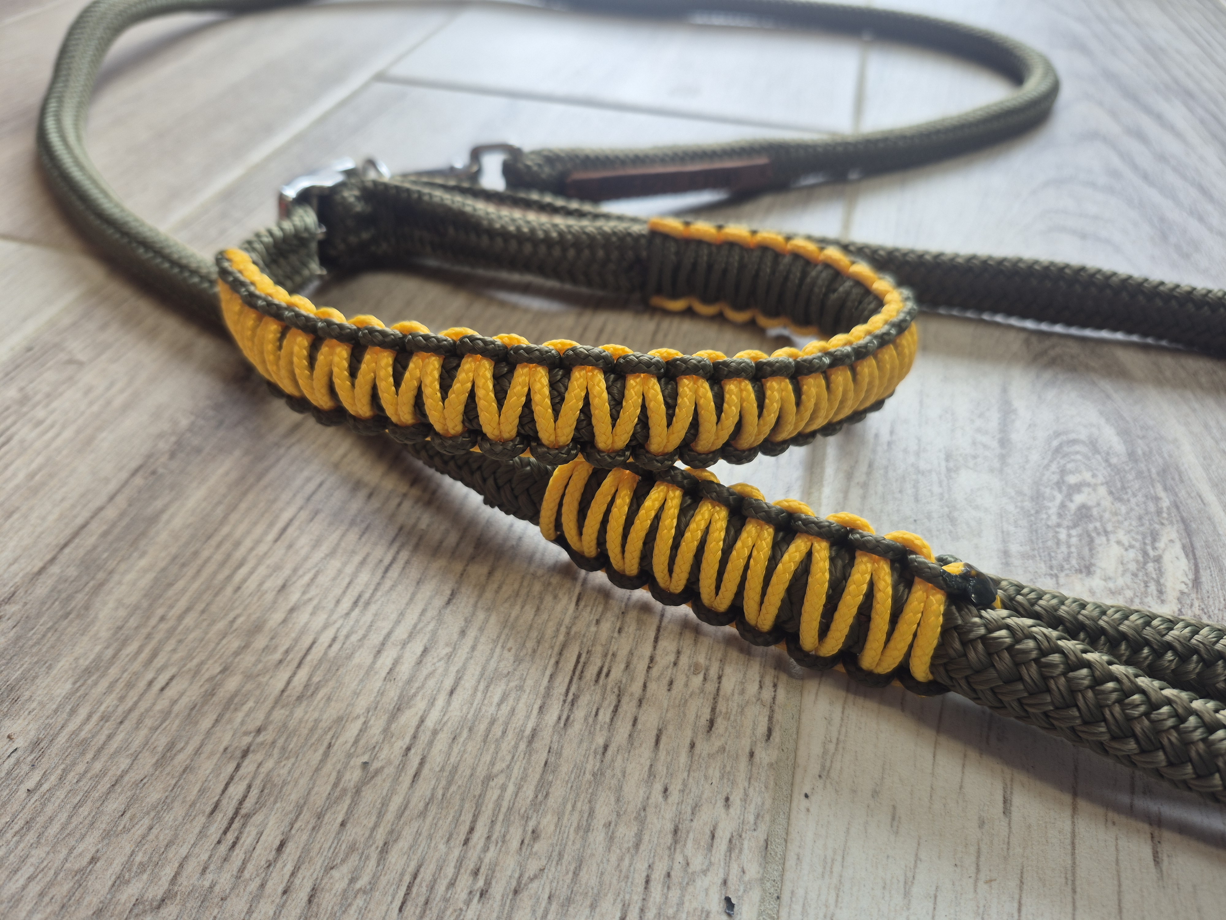 Collier pour chien réglable + laisse 1m50 kaki macramé miel