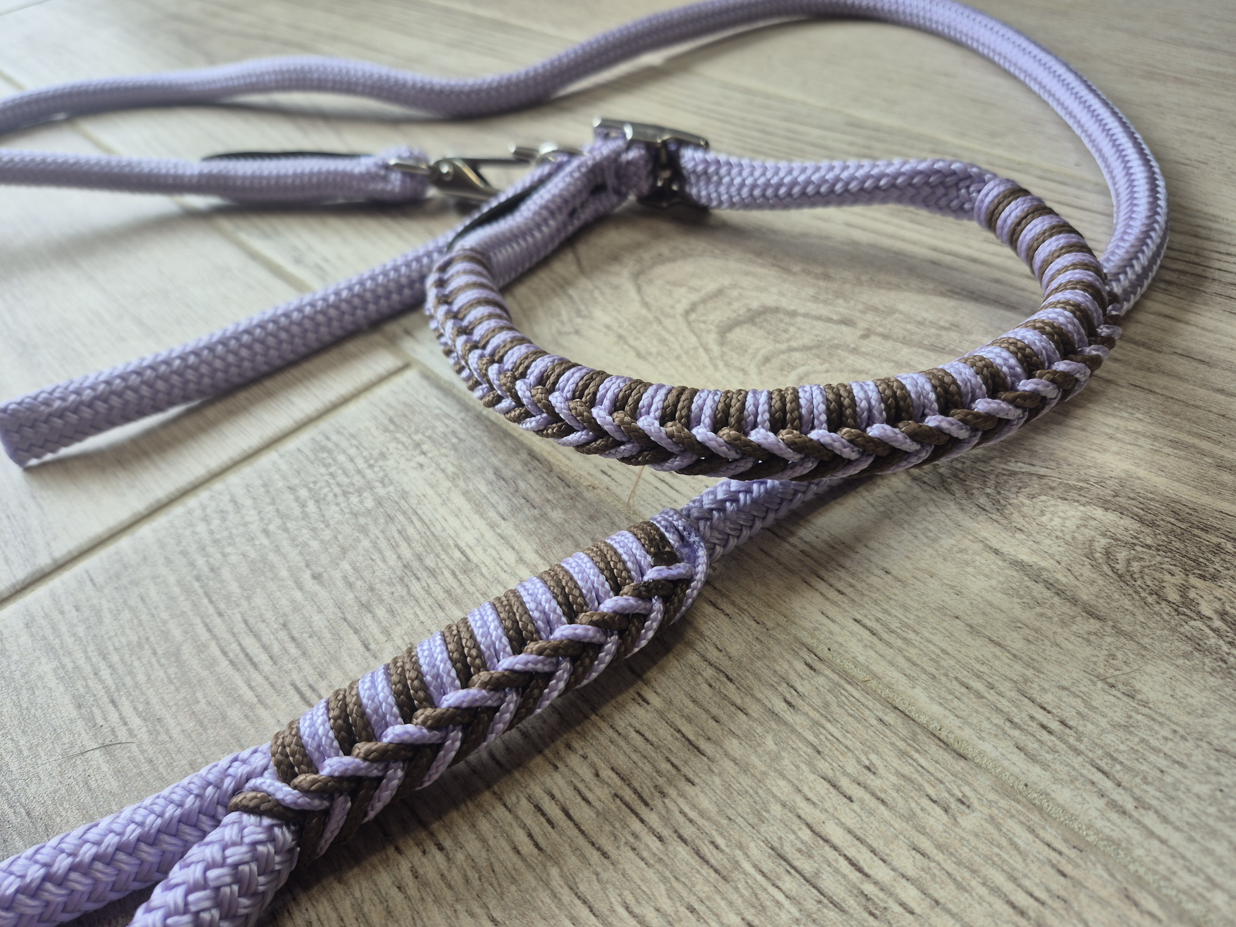 Collier pour chien réglable + laisse 1m50 lavande tressé marron et lavande